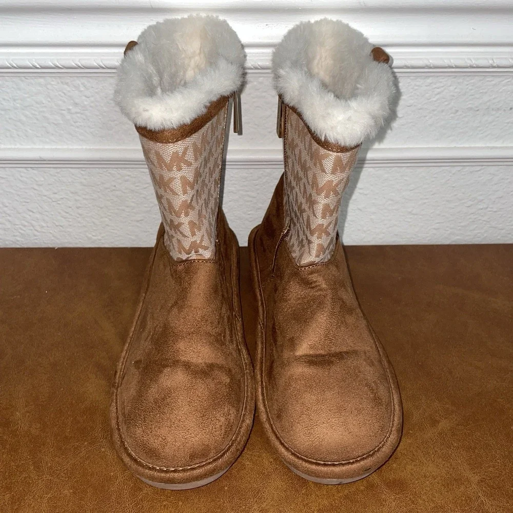 Michael Kors MK Logo Print Winter Boots Faux Fur Zip Up Girl's Size:‎ 3